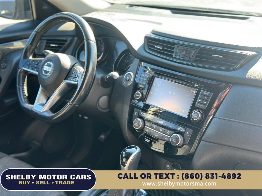 Used 2017 Nissan Rogue SV w/ SV Premium Package AWD/4WD image 16