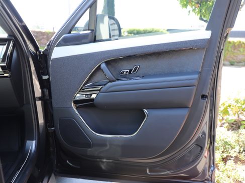 Used 2025 Land Rover Range Rover Sport Autobiography AWD/4WD image 9