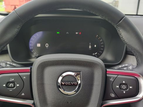 Used 2024 Volvo XC40 B5 Ultimate w/ Protection Package Premier AWD/4WD image 35