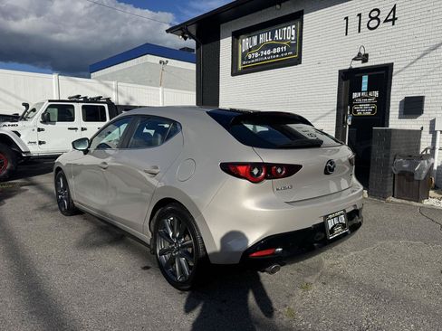 Used 2023 MAZDA MAZDA3 s FWD image 3