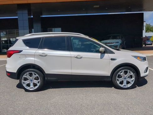 Used 2019 Ford Escape Titanium AWD/4WD image 3