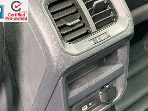 Used 2022 Volkswagen Tiguan SE image 41