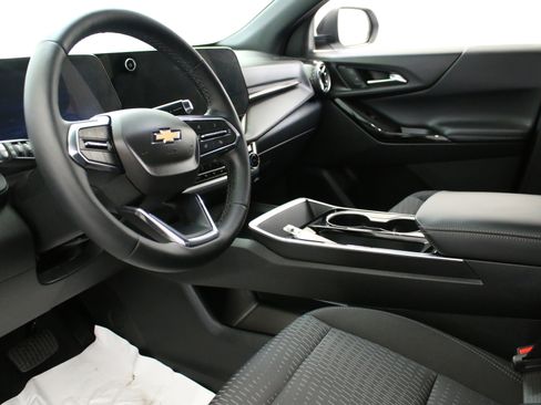Used 2025 Chevrolet Equinox LT w/ Safety and Technology Package AWD/4WD image 24