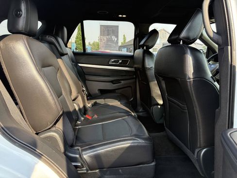 Used 2018 Ford Explorer XLT w/ Equipment Group 202A AWD/4WD image 22