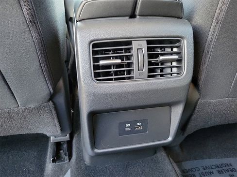 Used 2021 Nissan Rogue SV image 18