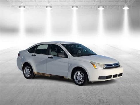 Used 2010 Ford Focus SE image 2