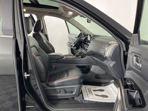 Used 2024 Nissan Pathfinder Platinum w/ Cargo Package image 40