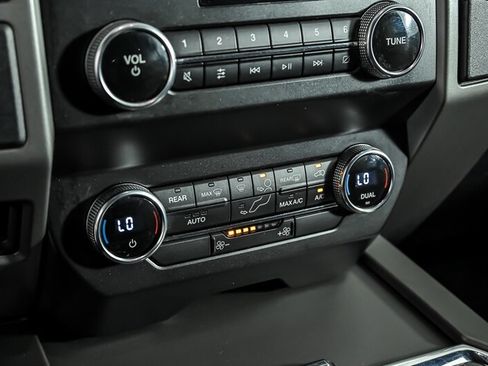Used 2019 Ford Expedition XLT w/ Equipment Group 201A AWD/4WD image 24