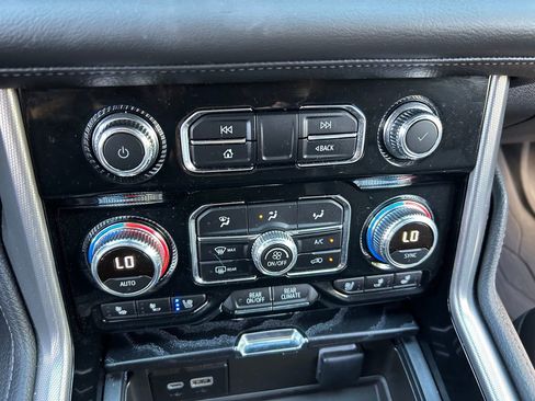 Used 2024 GMC Yukon Denali AWD/4WD image 34