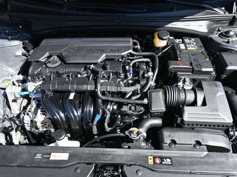 Certified 2025 Hyundai Elantra SE FWD image 13