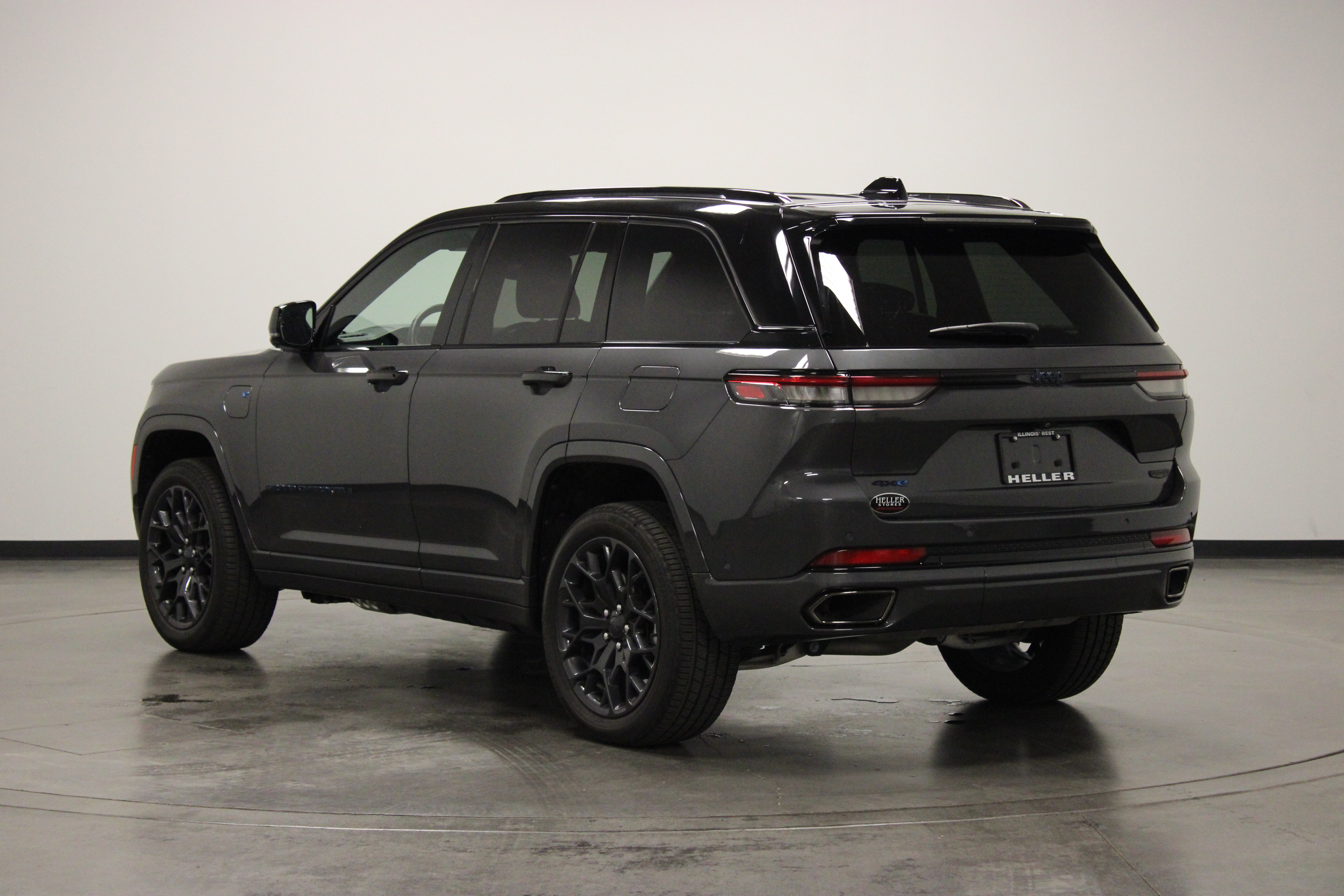 Used 2025 Jeep Grand Cherokee Summit w/ High Altitude Package AWD/4WD image 8