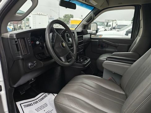 Used 2018 Chevrolet Express 2500 w/ Driver Convenience Package RWD image 11