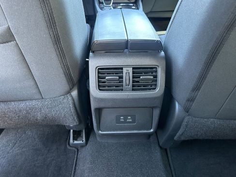 Used 2022 Nissan Rogue SV image 12