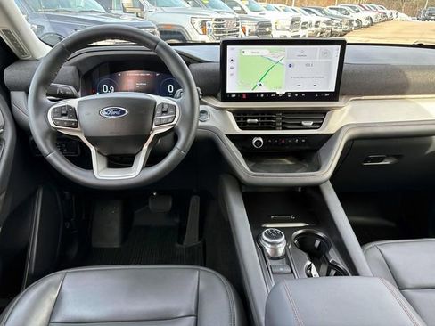Used 2025 Ford Explorer Active w/ Active Comfort Package image 12