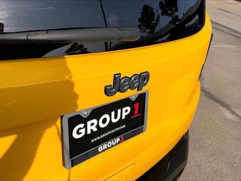 Used 2023 Jeep Renegade Latitude AWD/4WD image 30