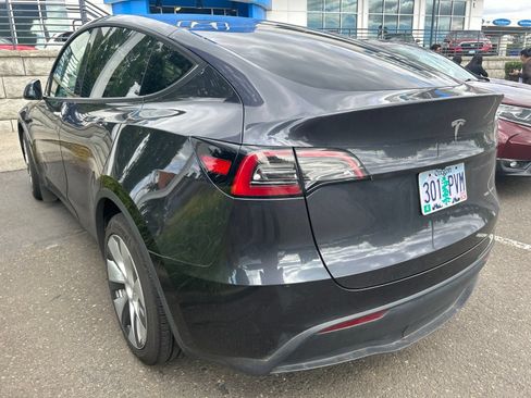 Used 2024 Tesla Model Y Long Range AWD/4WD image 7