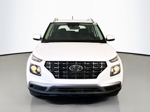 Used 2026 Hyundai Venue SEL FWD image 2