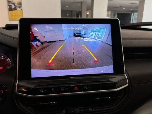 Used 2025 Jeep Compass Trailhawk AWD/4WD image 24