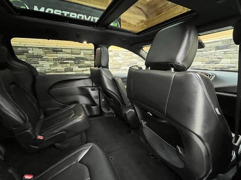 Used 2022 Chrysler Pacifica Touring-L w/ S Appearance Package AWD/4WD image 41