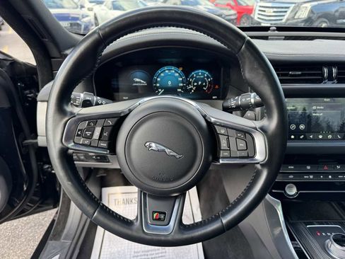Used 2016 Jaguar XF S image 12