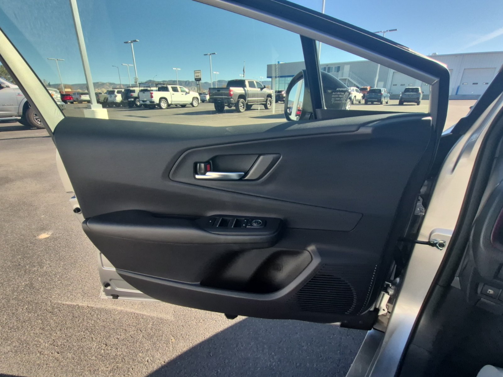 New 2026 Toyota Prius Plug-In Hybrid FWD image 27