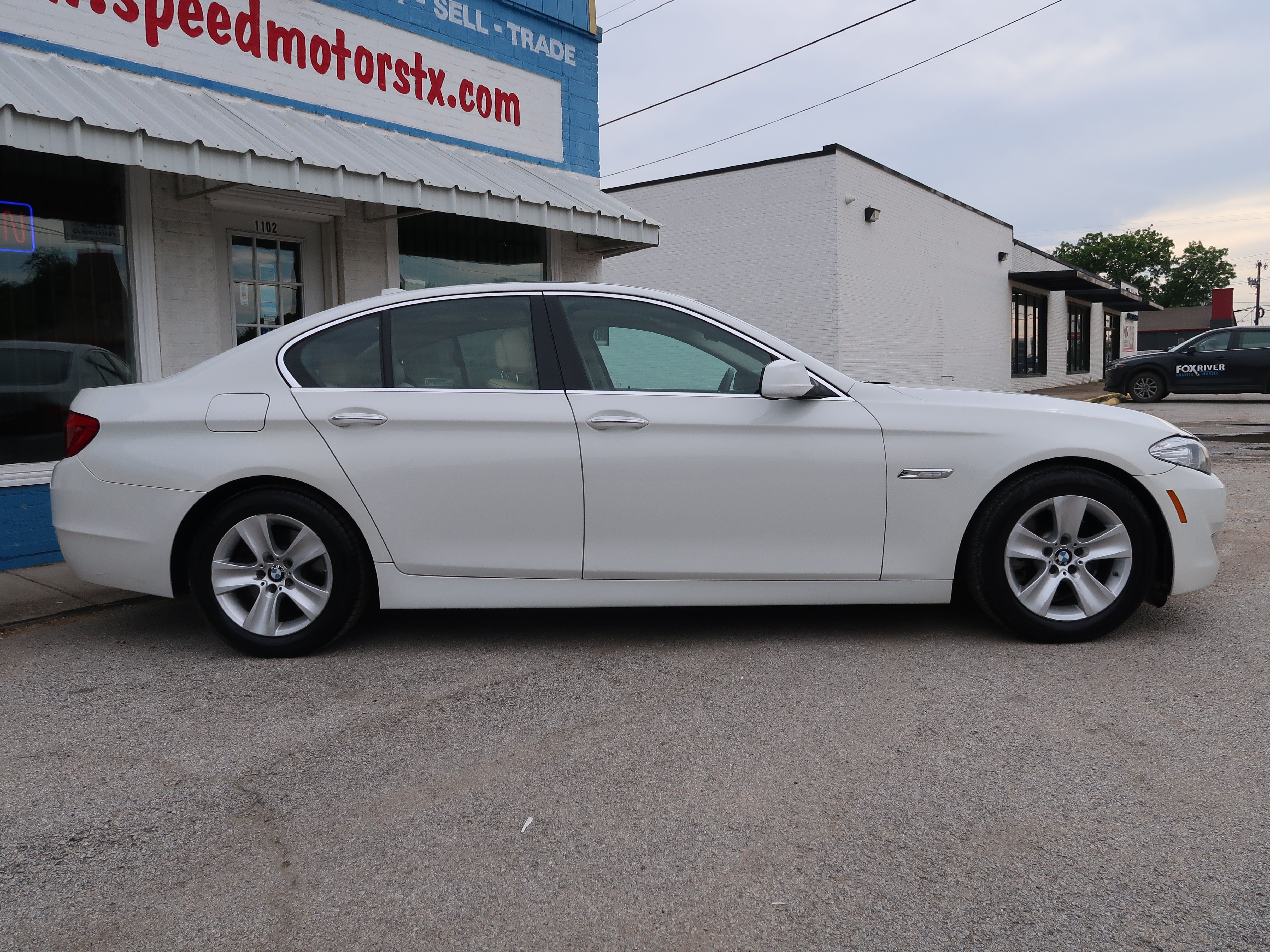 Used 2011 BMW 528i Sedan RWD image 4