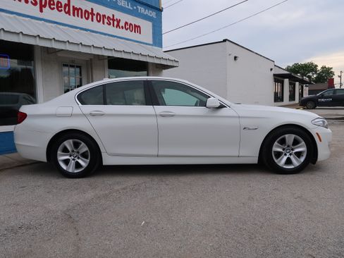 Used 2011 BMW 528i Sedan RWD image 4