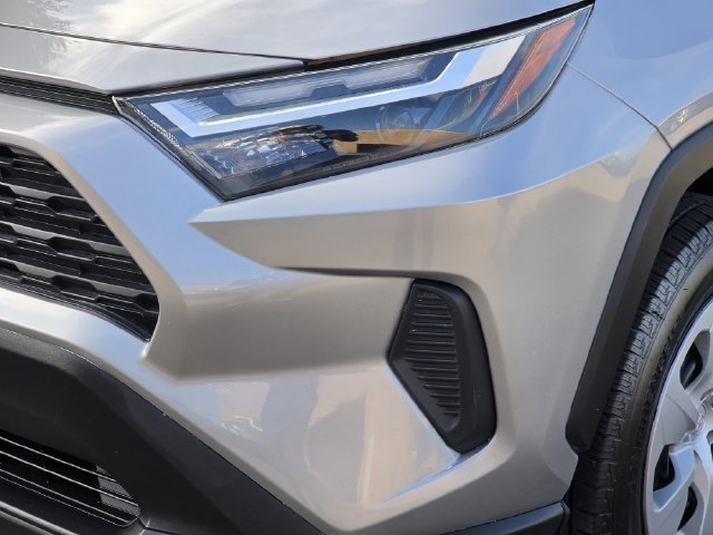 Used 2025 Toyota RAV4 LE AWD/4WD image 6