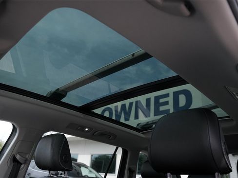 Used 2021 Volkswagen Tiguan SEL image 10