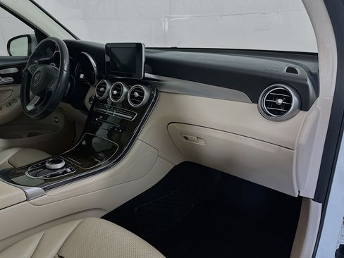 Used 2018 Mercedes-Benz GLC 300 4MATIC image 27