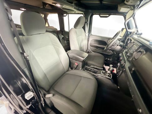 Used 2018 Jeep Wrangler Unlimited Sport image 29