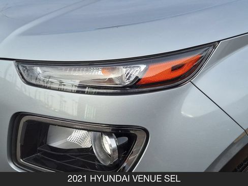 Used 2021 Hyundai Venue SEL FWD image 10