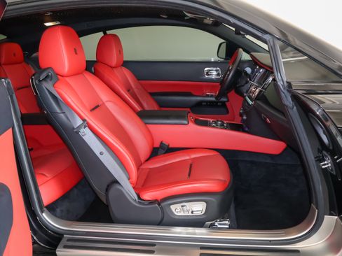 Used 2018 Rolls-Royce Wraith RWD image 48