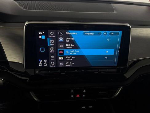 Used 2025 Volkswagen Atlas Cross Sport SE FWD image 19