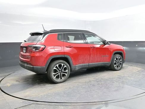 Used 2024 Jeep Compass Limited image 10