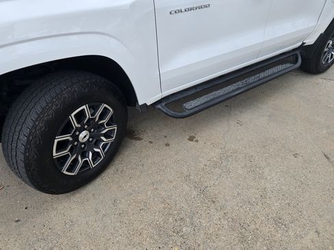 Used 2024 Chevrolet Colorado Z71 w/ Z71 Convenience Package 2 image 9