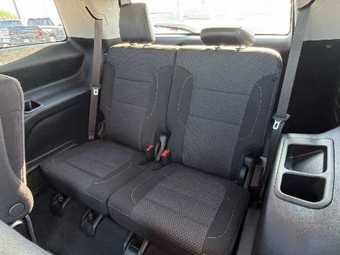 Used 2022 GMC Acadia SLE FWD image 28