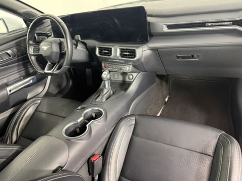 Used 2025 Ford Mustang Premium image 9