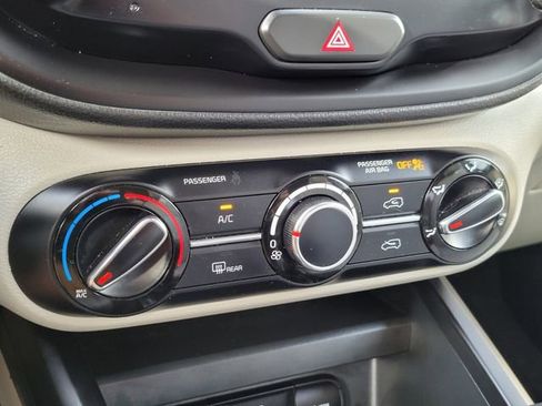 Used 2023 Kia Soul LX image 26