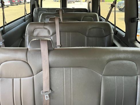 Used 2020 Chevrolet Express 3500 LS image 32