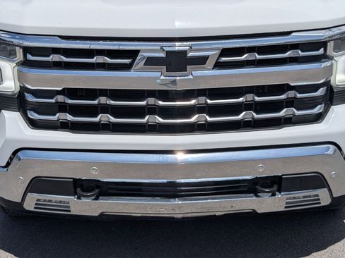 Used 2022 Chevrolet Silverado 1500 LTZ w/ Technology Package AWD/4WD image 9