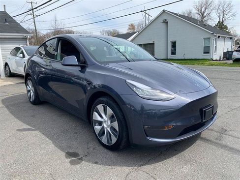 Used 2024 Tesla Model Y Long Range AWD/4WD image 7
