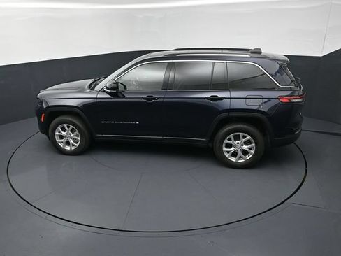 Used 2023 Jeep Grand Cherokee Limited w/ Luxury Tech Group II AWD/4WD image 14