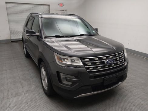 Used 2017 Ford Explorer XLT w/ Equipment Group 202A AWD/4WD image 13
