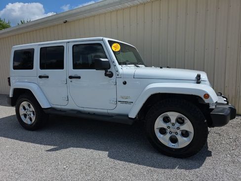 Used 2015 Jeep Wrangler Unlimited Sahara w/ Connectivity Group AWD/4WD image 2