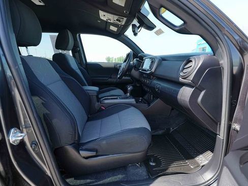 Used 2021 Toyota Tacoma TRD Off-Road AWD/4WD image 20