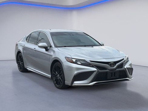 Used 2023 Toyota Camry XSE FWD image 5