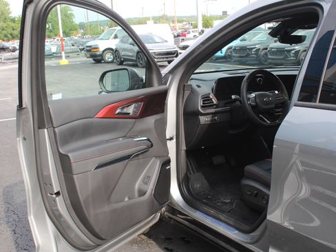 New 2026 Chevrolet Traverse RS w/ LPO, Floor Liner Package AWD/4WD image 8