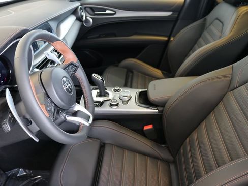 New 2025 Alfa Romeo Stelvio Sprint image 19