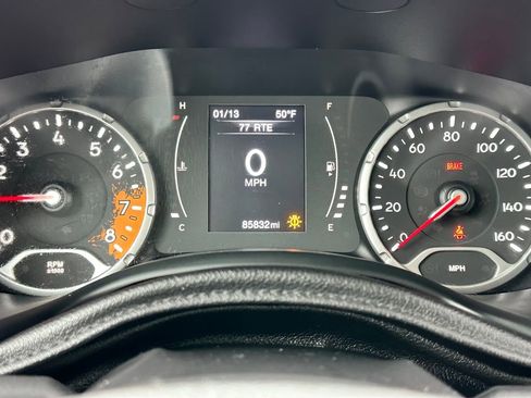 Used 2015 Jeep Renegade Latitude w/ Cold Weather Group II image 22